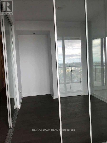 Photo du bâtiment - 488 University Ave