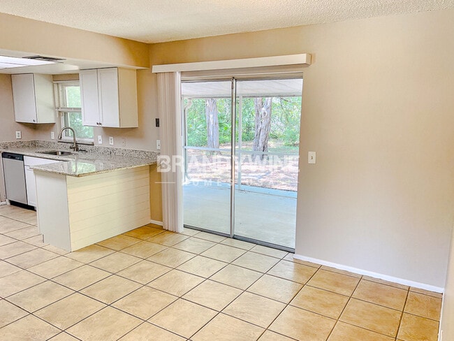 Building Photo - *** 1 month FREE RENT!!! ***