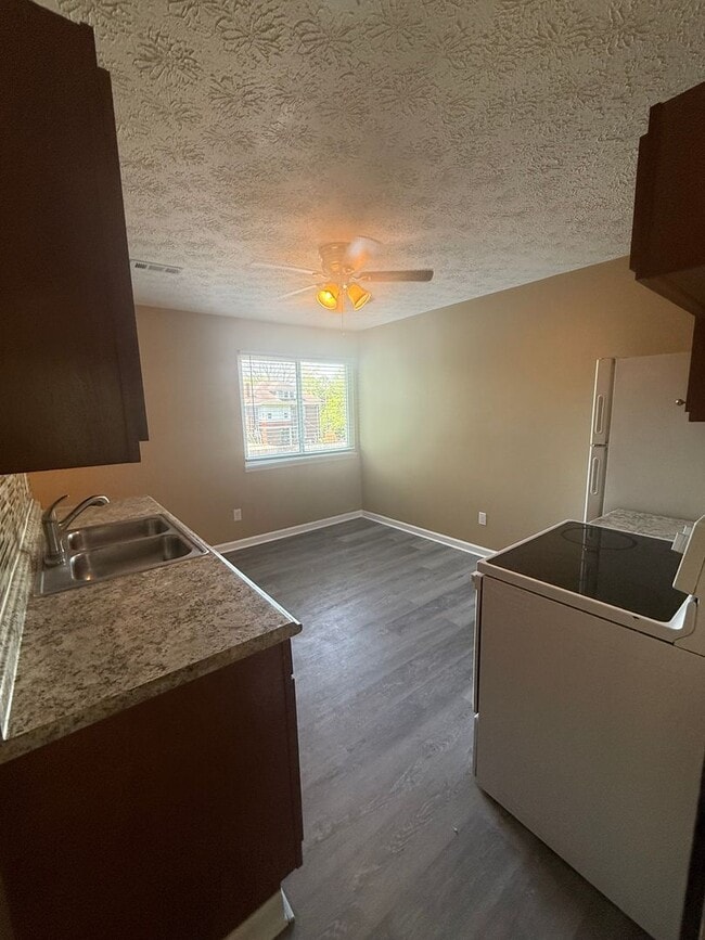 Building Photo - 6631 Gracely Dr