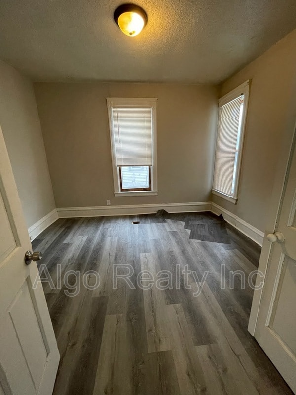 Building Photo - 2923 N Girard Ave