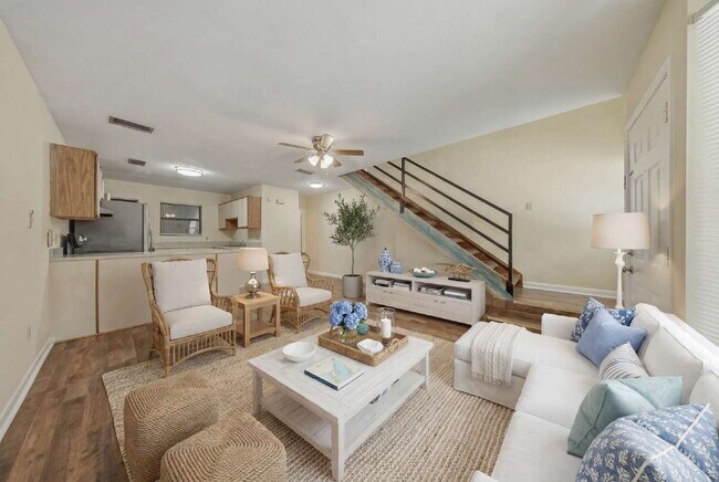 Foto del edificio - Spacious 2 bedroom townhouse with an additional loft located near TCC!