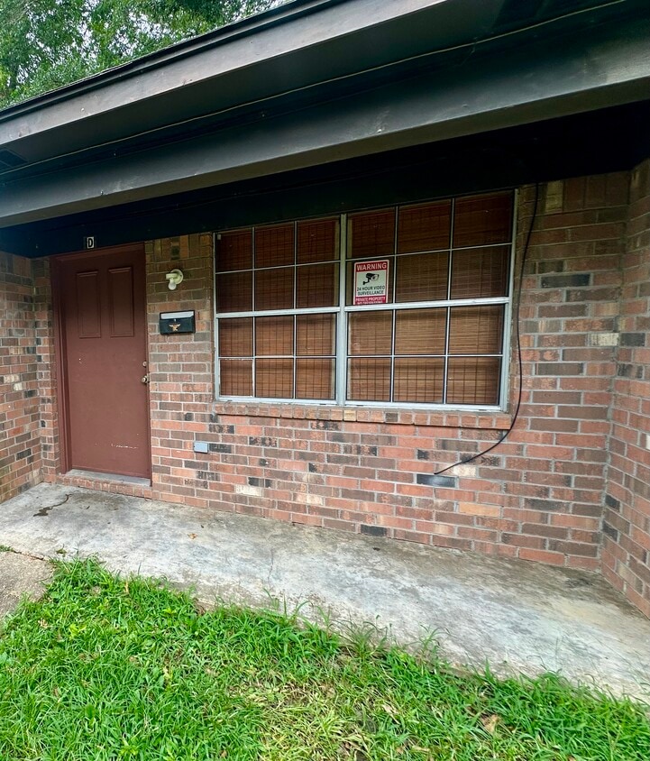 Primary Photo - 515-512 12th Ave