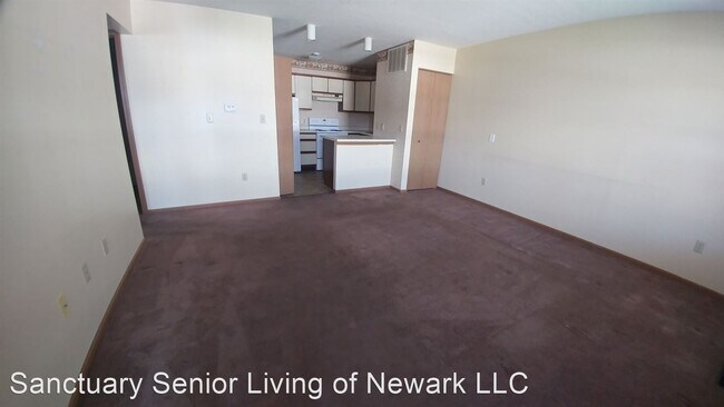 Building Photo - 425 Senior Dr E