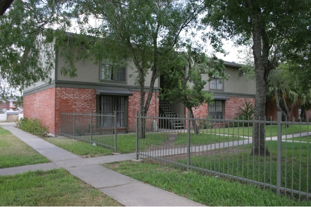 Primary Photo - Courtyard Apartments