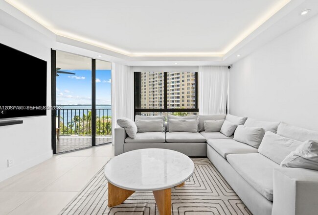 Foto del edificio - 520 Brickell Key Dr