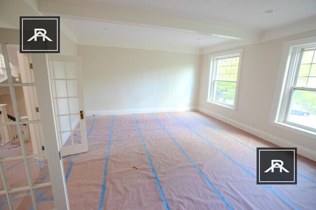 Foto del edificio - 4 bedroom in Brookline MA 02445