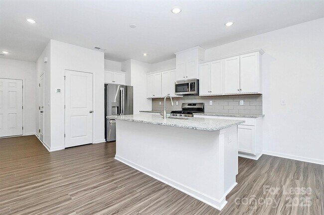 Foto del edificio - 3651 Secrest Lndg