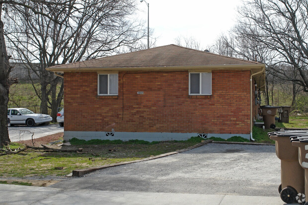 Building Photo - 3005 Batavia St