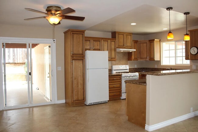 Foto del edificio - 2750 Dahlia Ave