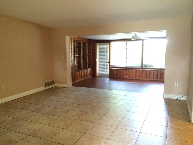 Foto del edificio - 6714 Nina Rosa Dr