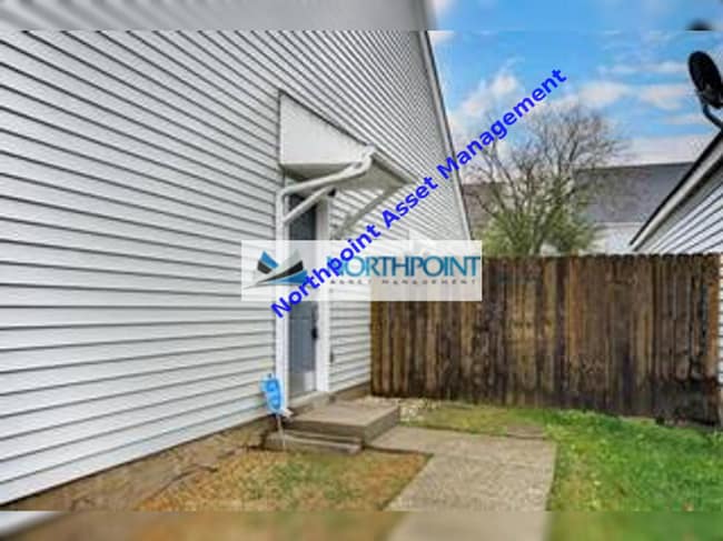 Building Photo - Adorable Bungalow with Fenced Yard