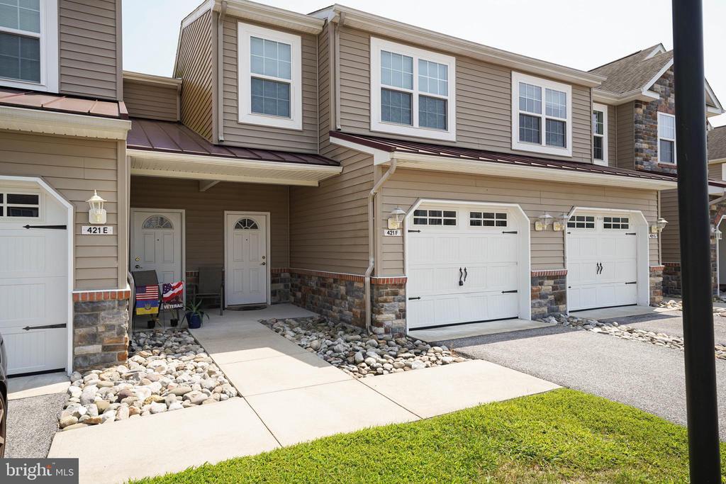 Primary Photo - 421 Parkview Ct