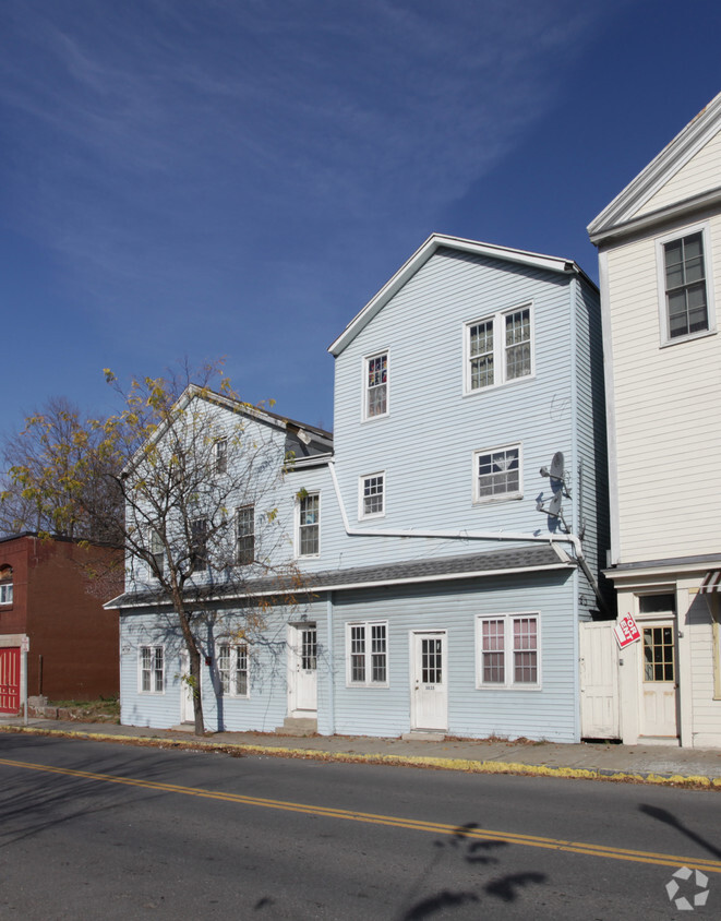 Building Photo - 3033-3035 Main St