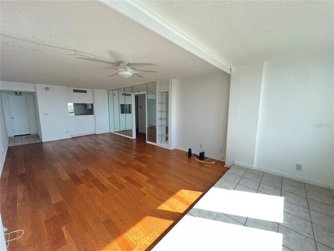 Foto del edificio - 2616 Cove Cay Dr