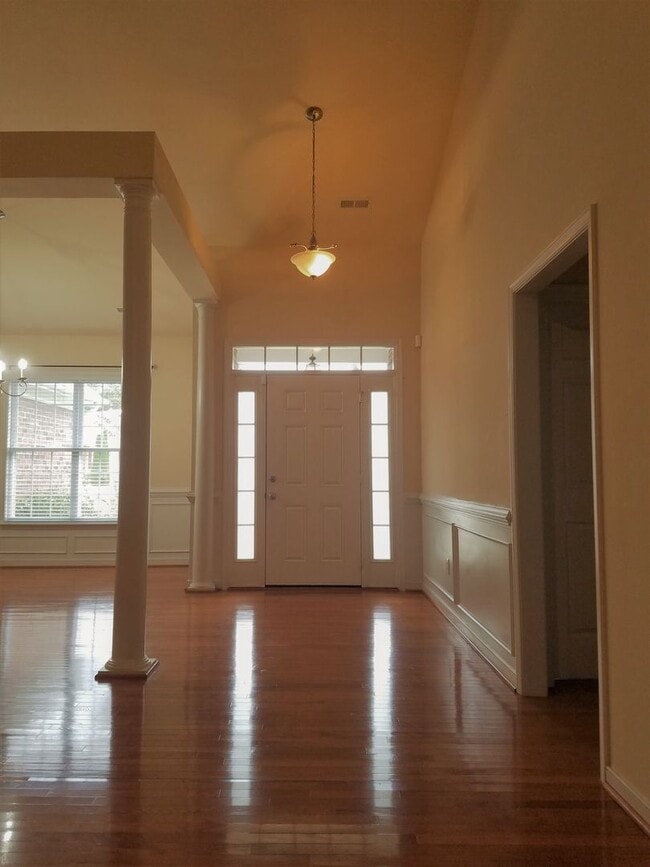 Building Photo - Beautiful transitional 4 bedroom brick ran...