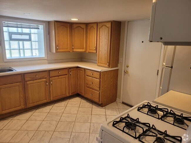 Building Photo - 2537 Rhodes Ave