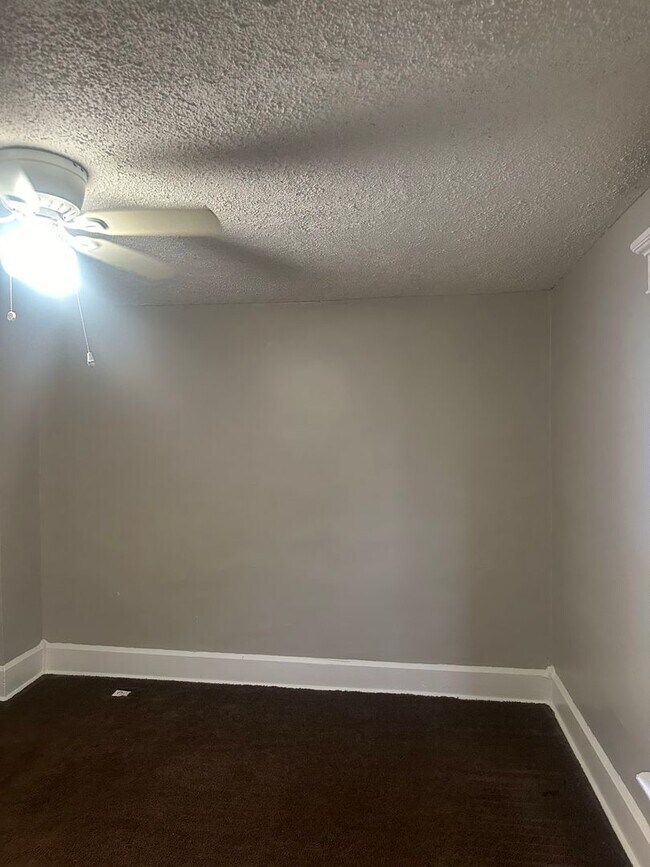 Building Photo - A newly remodeled 2/1 on the Eastside of I...