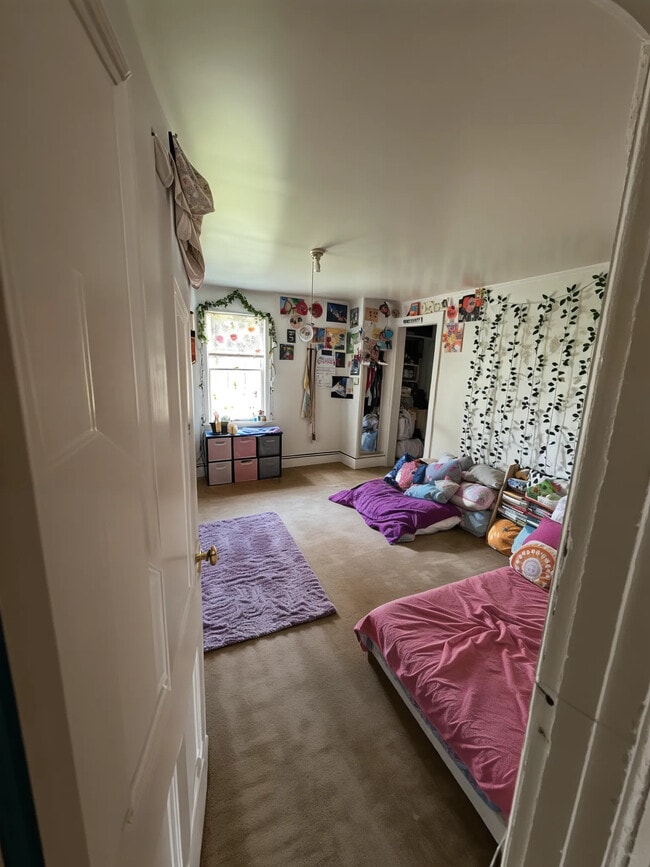 Foto del edificio - 1239 Cumberland Head Rd