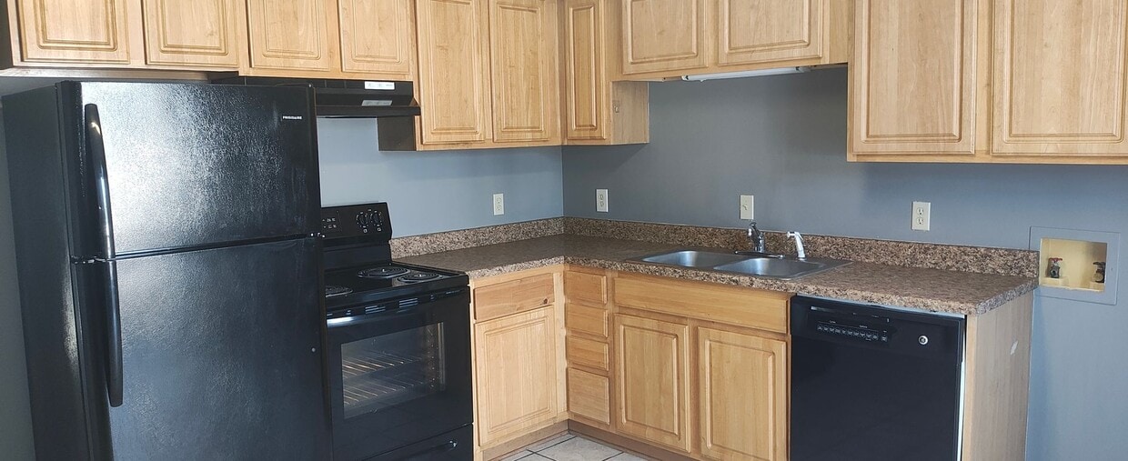 Primary Photo - Oak Knoll Apartments