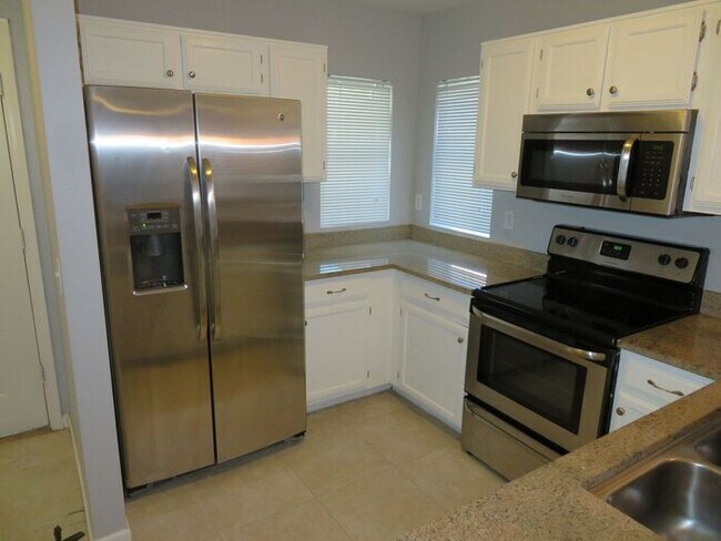 Building Photo - 1120 N Val Vista Dr
