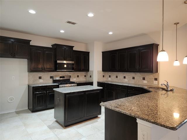 Building Photo - 209 Meadows Dr