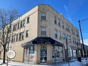 Building Photo - 3152 N Linder Ave