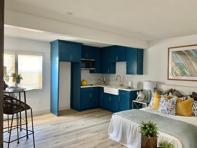 Building Photo - Beautiful Studio Apartment in Belmont Shor...