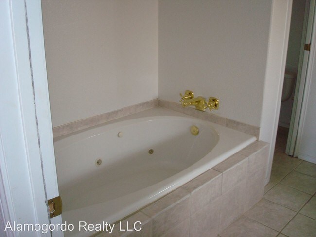 Building Photo - 883 San Miguel