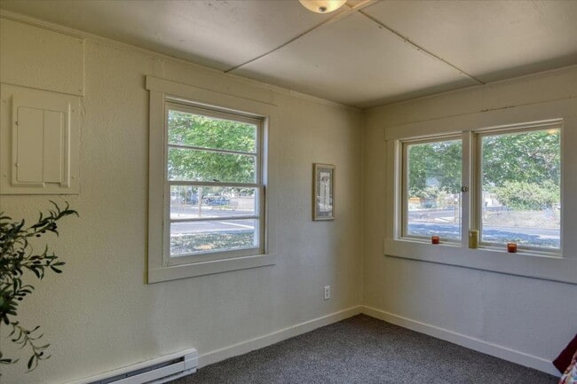 Building Photo - 5441 N Addison St