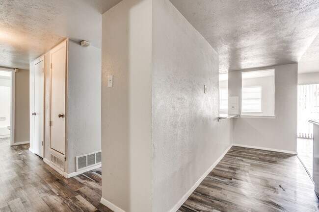 Building Photo - Stylishly Updated Home with Spacious Livin...