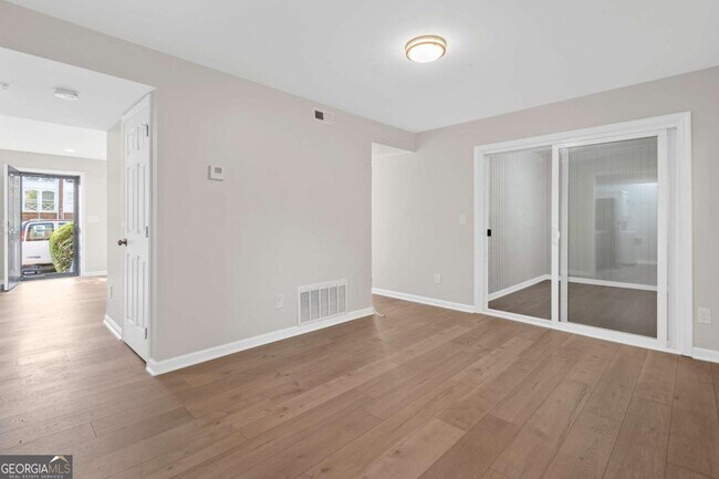 Foto del edificio - 1166 Booth Rd SW