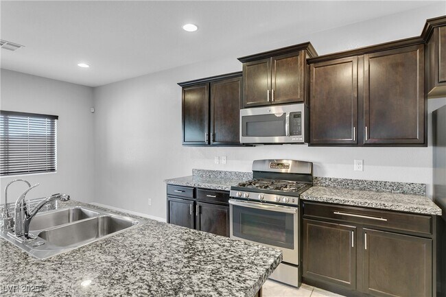 Foto del edificio - 9404 Sand Tiger Ave