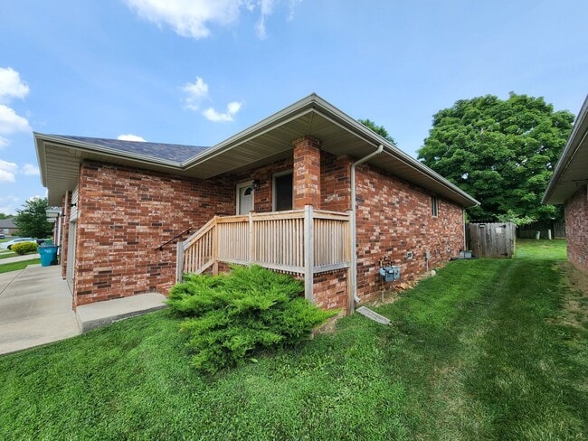 Building Photo - 3868 S Timbercreek Ave