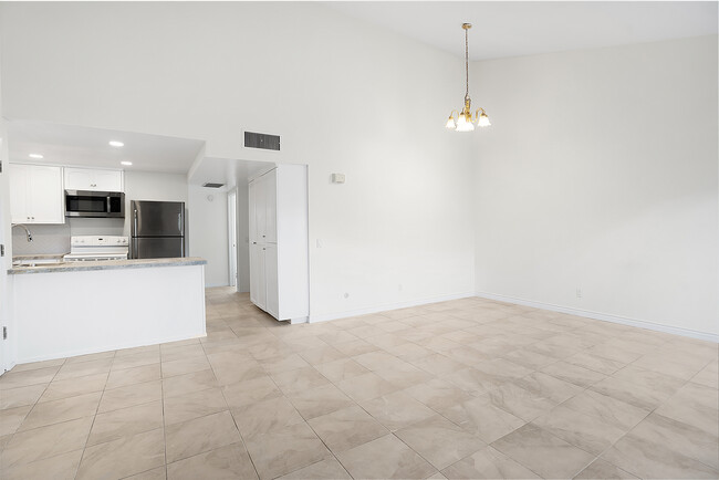 Foto del edificio - 475 N Midway Dr