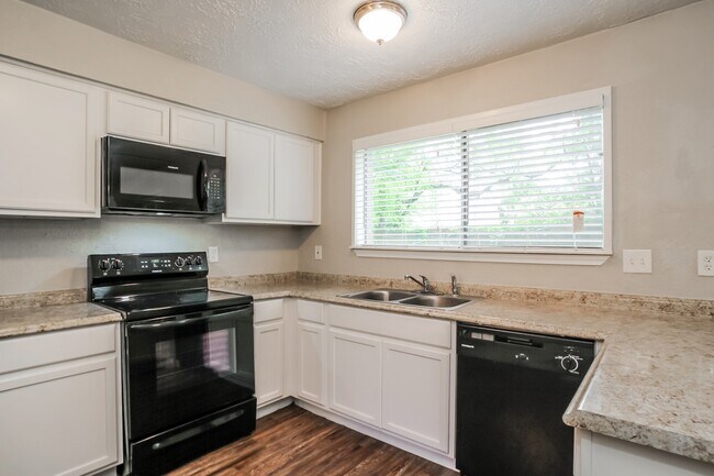 Foto del edificio - 4222 Chestergate Dr