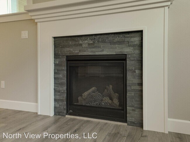 Building Photo - 207 SE Regan Hill Loop