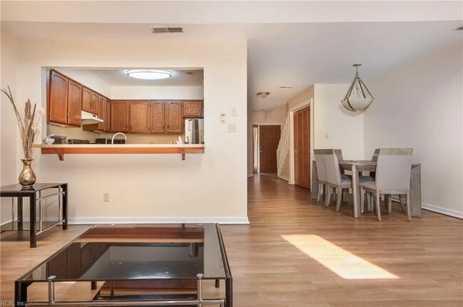 Building Photo - 250 Misty Point Ln