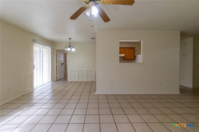 Foto del edificio - 1203 Fox Creek Dr