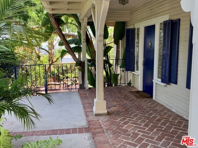 Building Photo - 1221 Ozeta Terrace