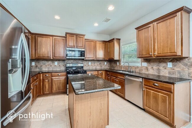 Foto del edificio - 1003 Woodmore Ln