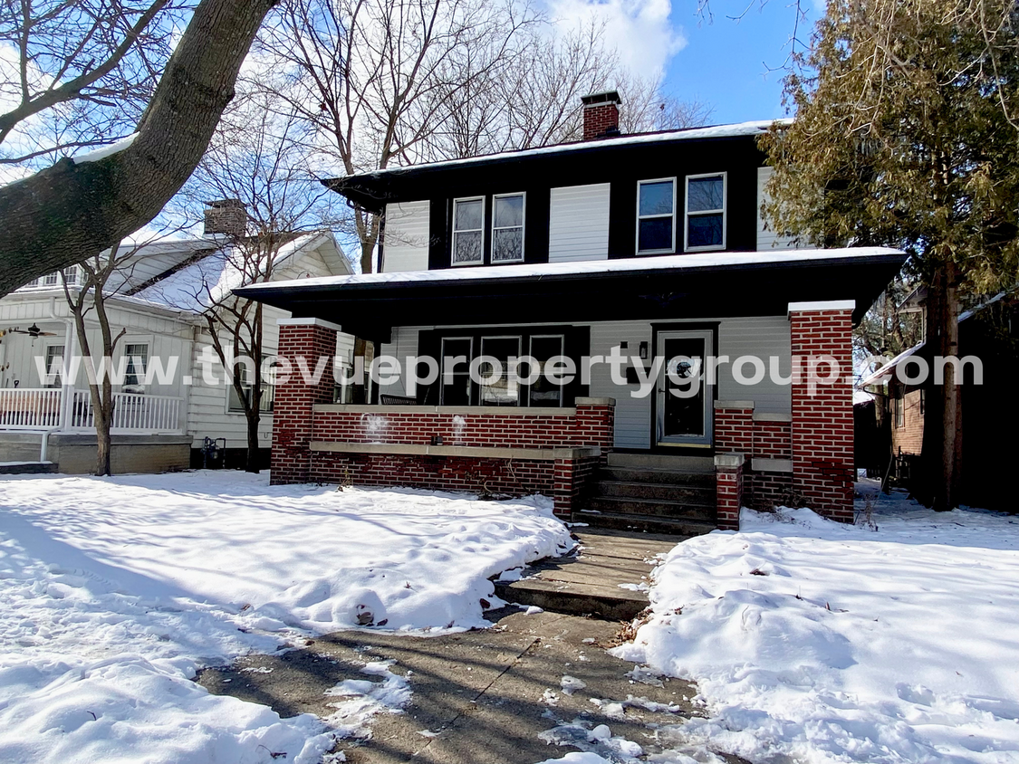 Primary Photo - Charming Three-Bedroom Home Located in the...