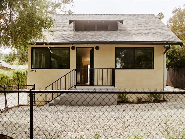 Foto del edificio - 3743 Locke Ave