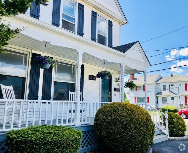 Building Photo - 1850 Bellmore Ave