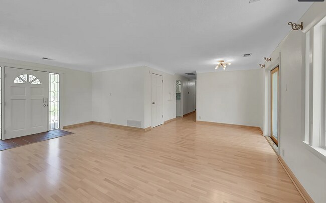 Foto del edificio - 4265 Brentwood St