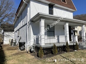 Building Photo - 627 Fountain St