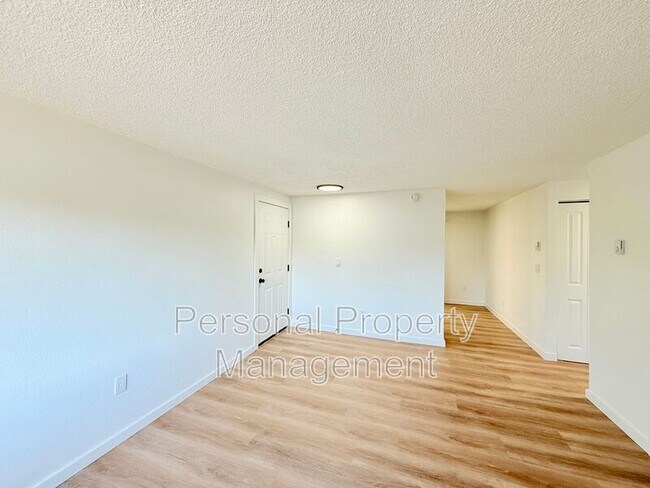 Foto del edificio - 7422 NE Hazel Dell Ave