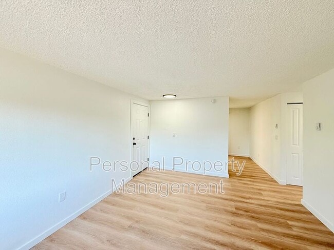 Building Photo - 7422 NE Hazel Dell Ave