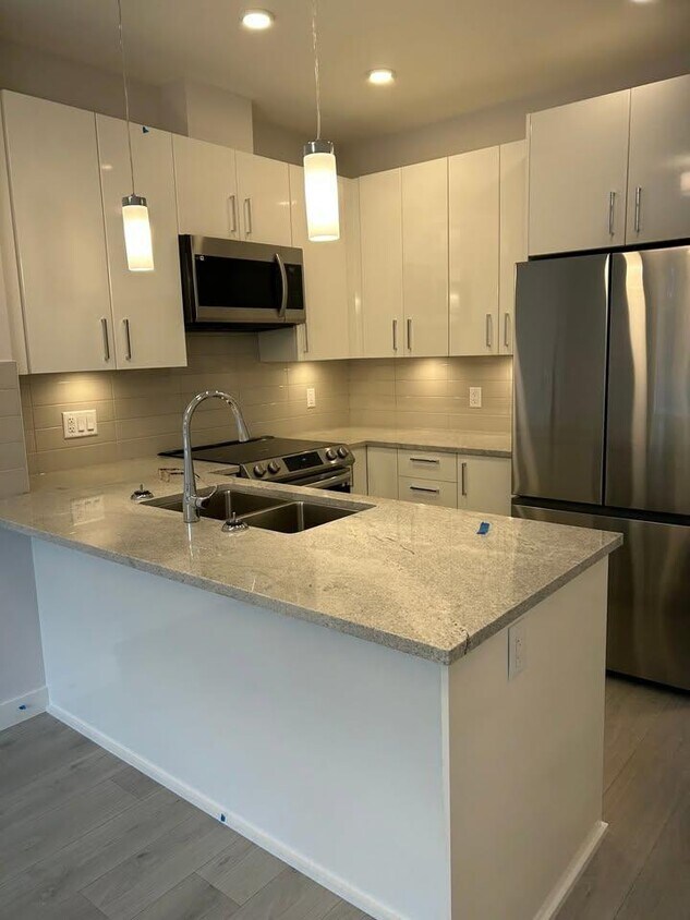 Primary Photo - 32691 14TH