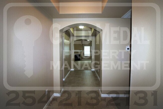 Building Photo - 707 W Vega Ln