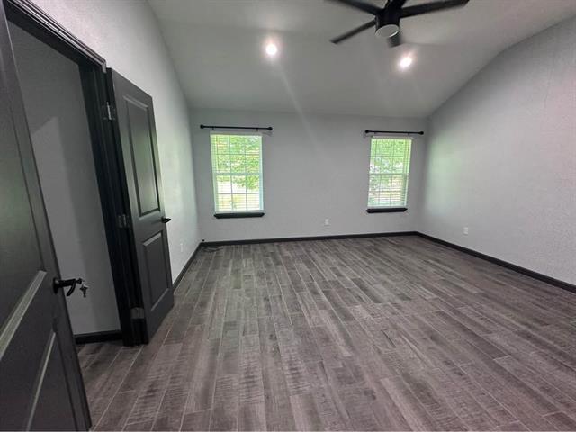 Building Photo - 204 Clearwood Dr